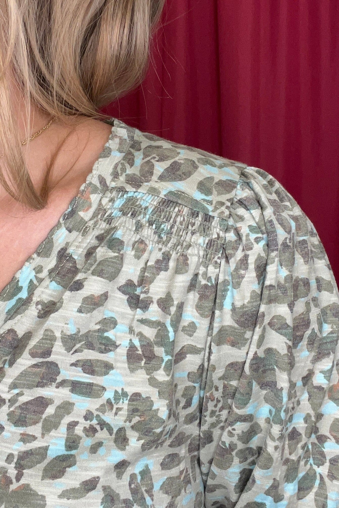 Blousen Elbow Sleeve Scallop V-Neck Printed Top MISSY TOP SPECIAL DEMOCRACY