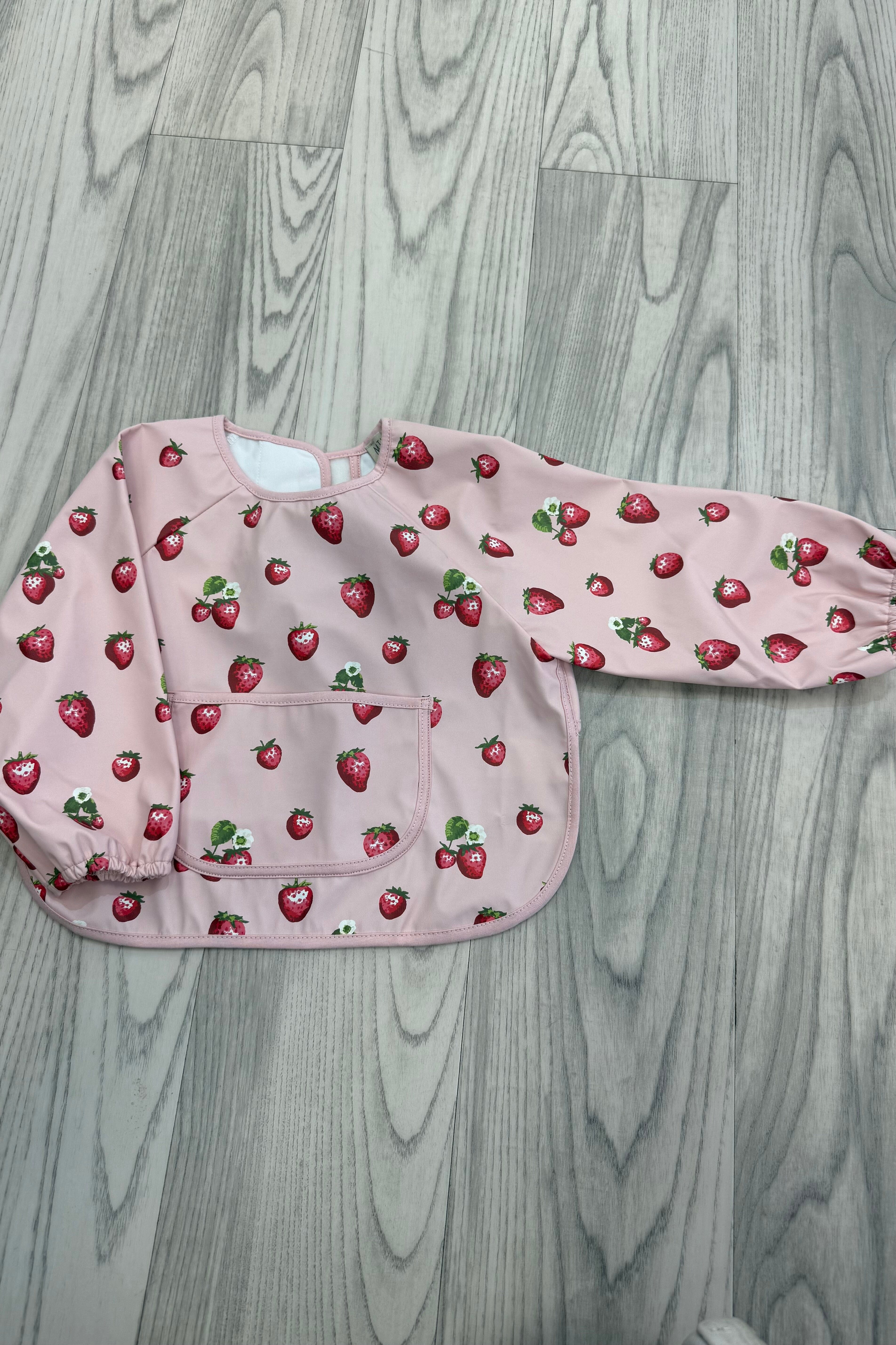 Long Sleeve Pocket Bib GIFT/OTHER MILKBARN STRAWBERRY 6/24MONTHS