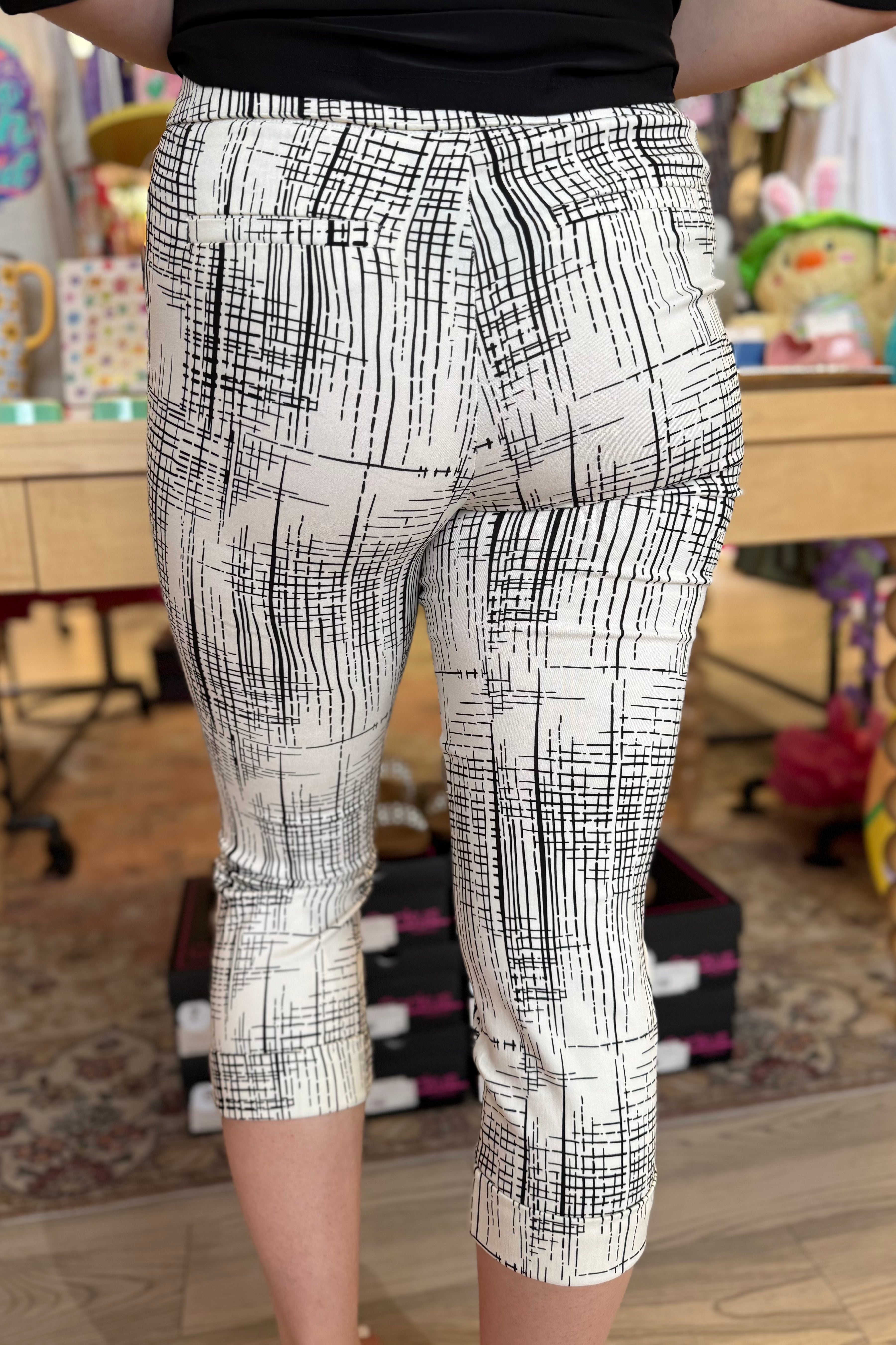 Printed Stretch Pull-On Cuffed Capri BOTTOMS Charlie B