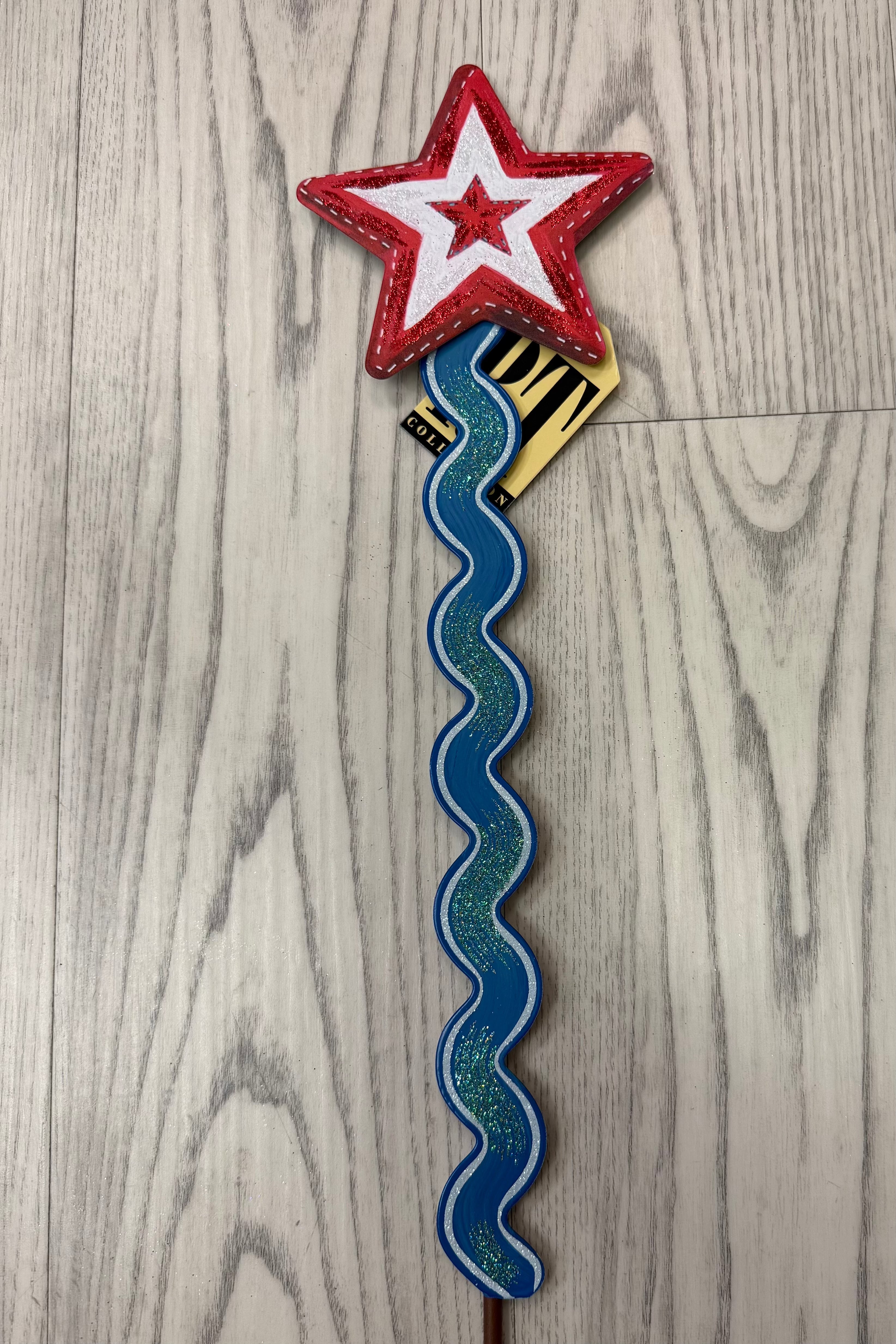 Stars & Ric Rac Streamers GIFT/OTHER ROUNDTOP STAR