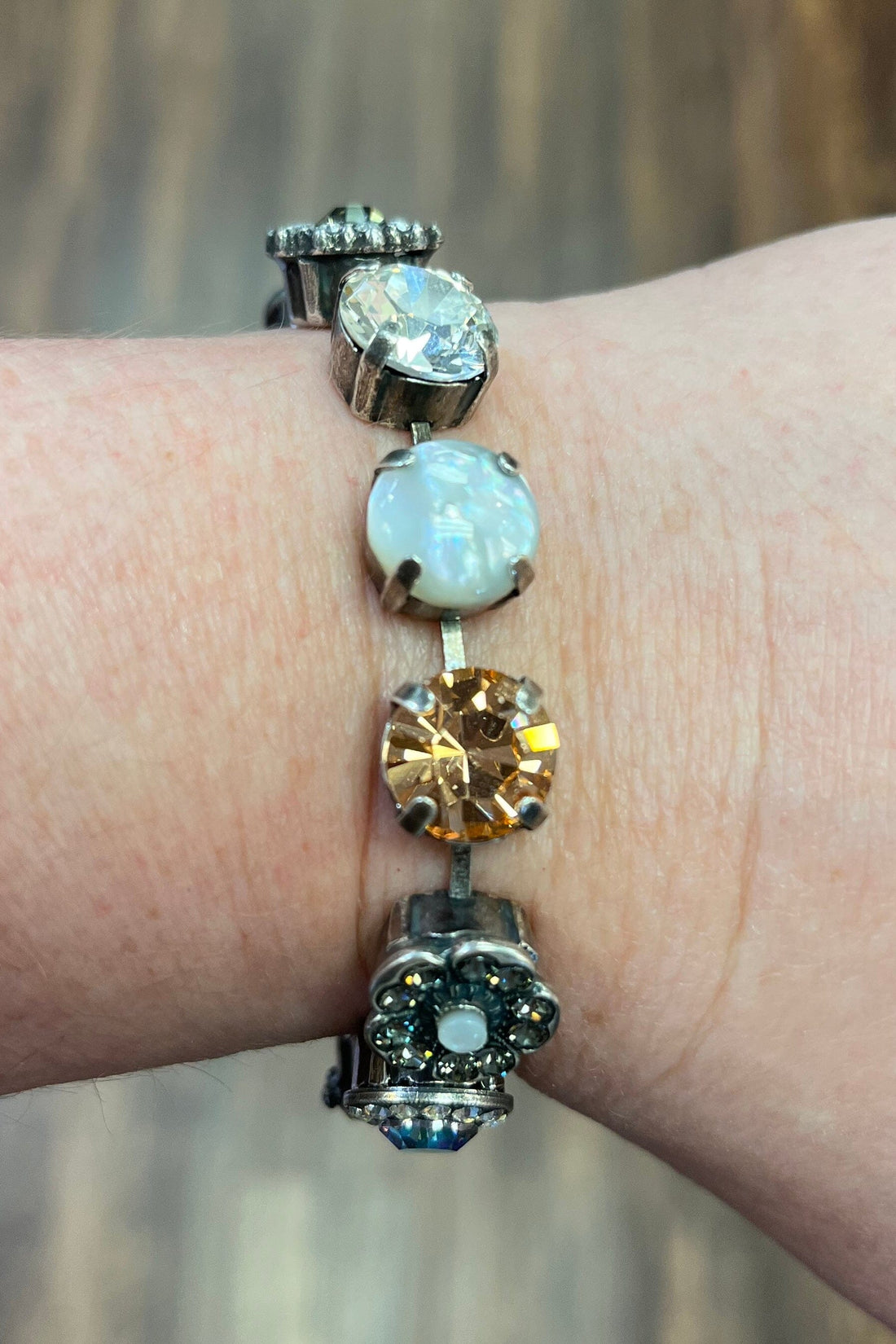 Lovable Rosette Bracelet in Ice Queen BETTERBRANDJEWELRY Mariana