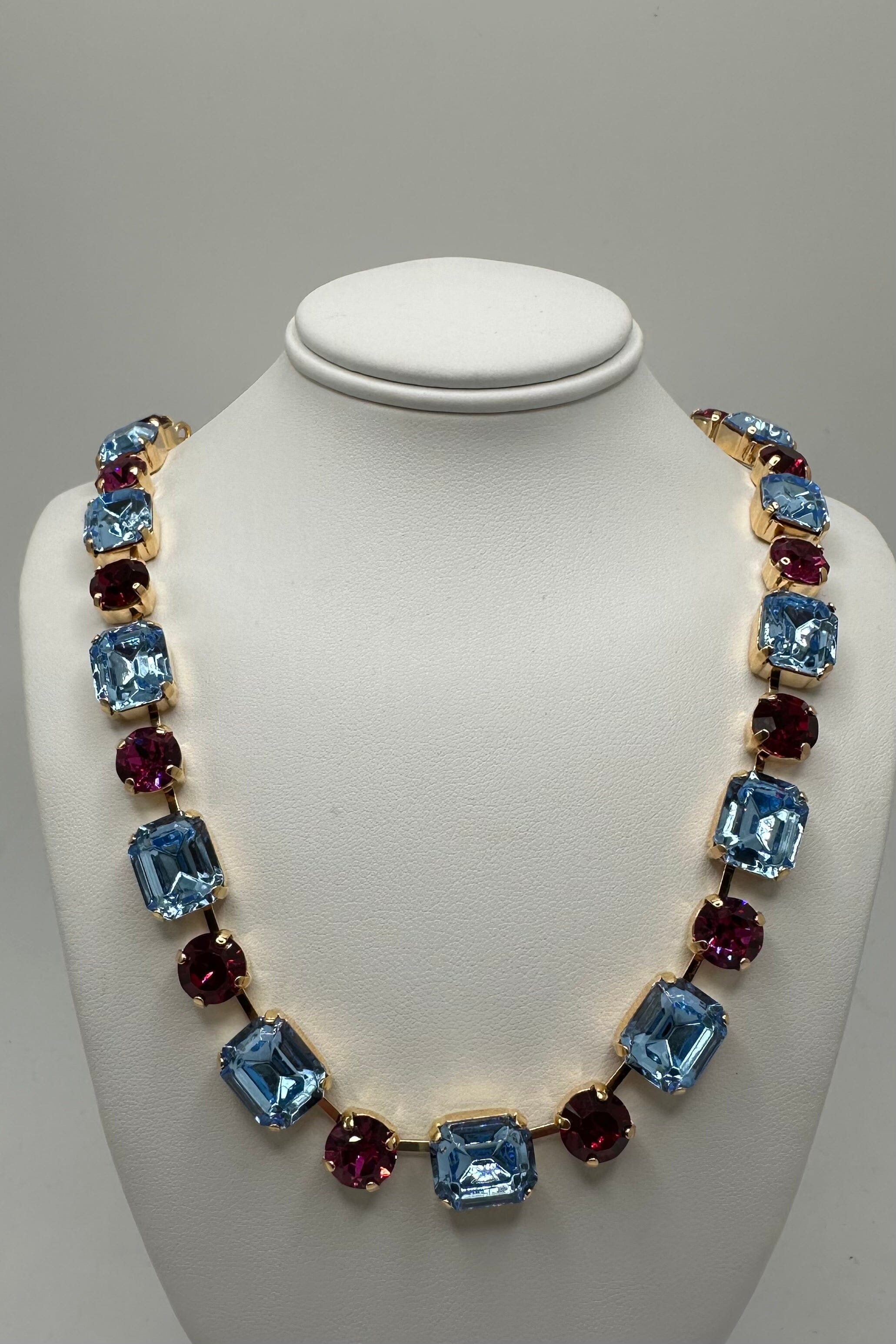 Custom Emerald and Round Necklace in "Beverly" - Yellow Gold BETTERBRANDJEWELRY MICHALSMARIANA 