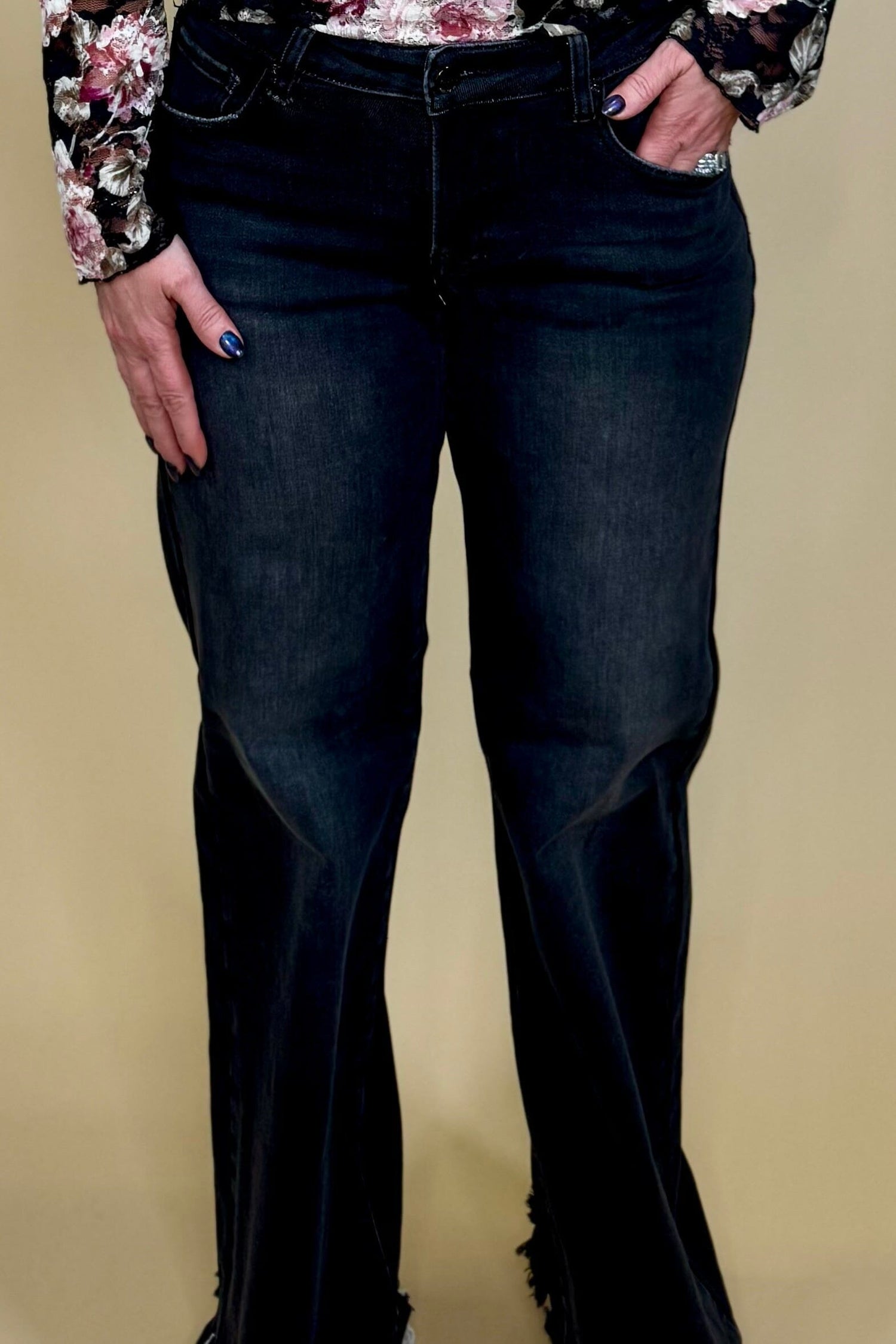 Low Rise Wide Leg Jeans BOTTOMS RISEN 