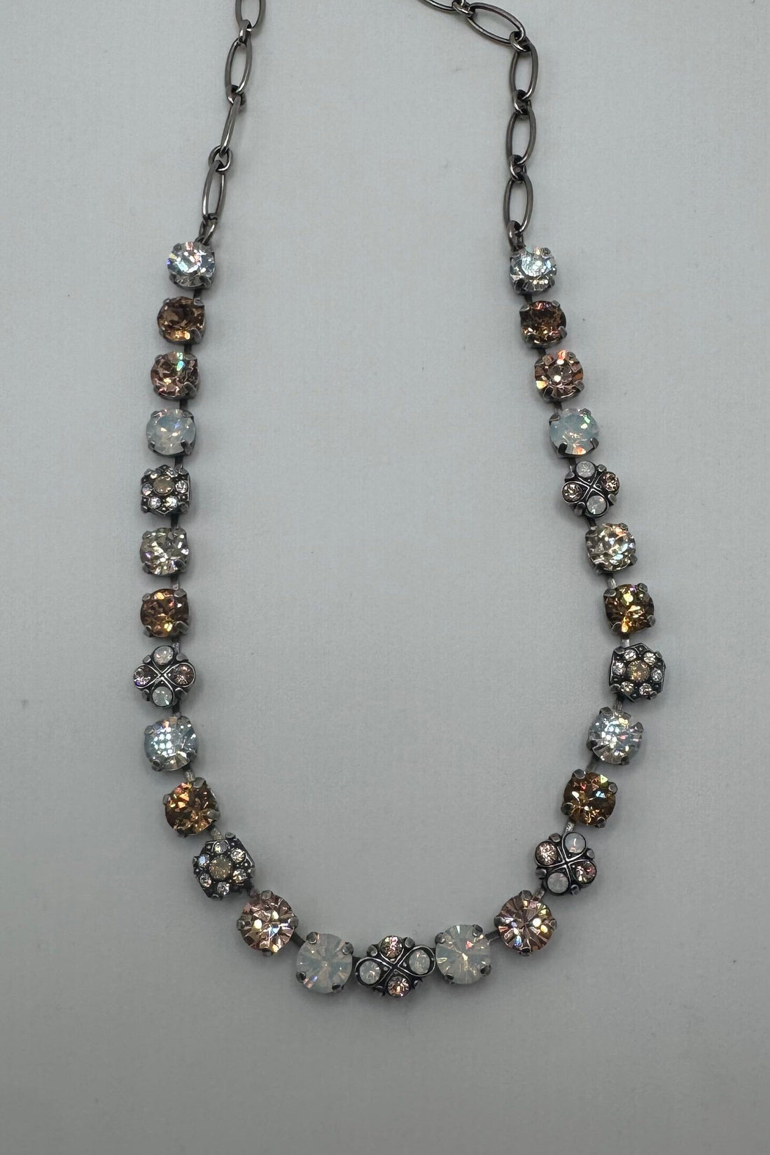 Medium Cluster Necklace in Peace BETTERBRANDJEWELRY Mariana 