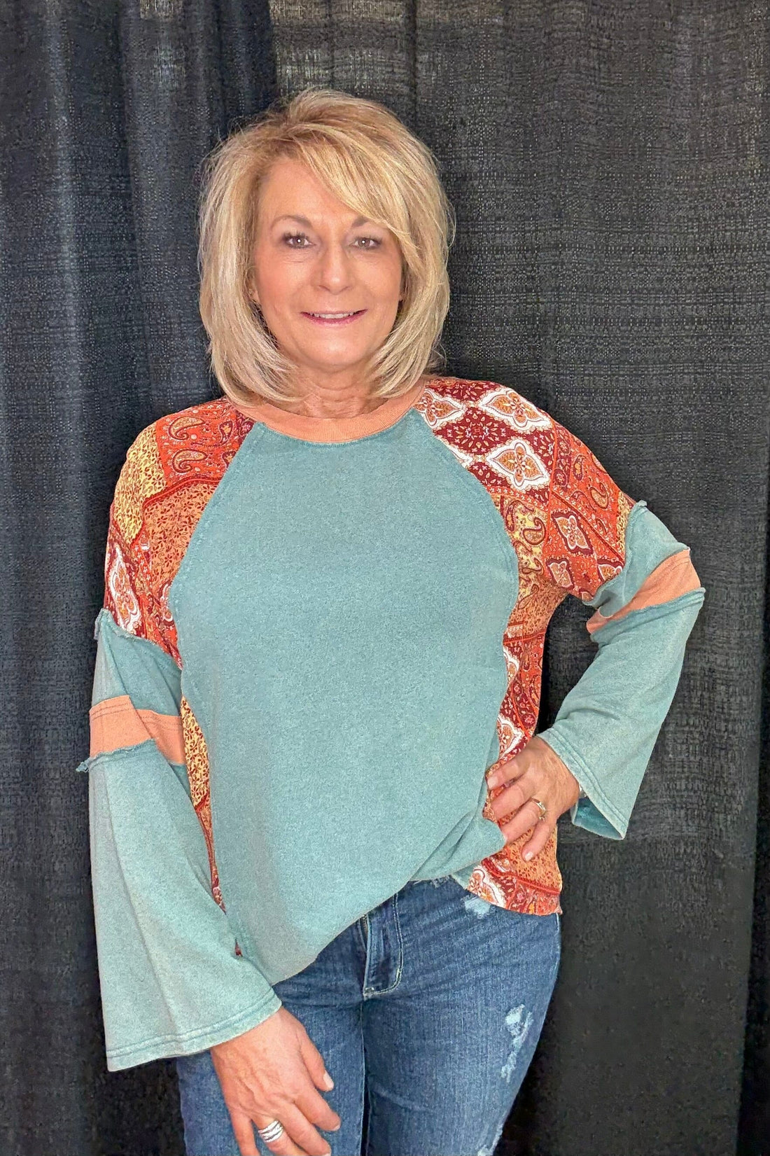 Long Sleeve Crew Neck w/Printed Shoulders JRTOP CASUAL TOP EASEL