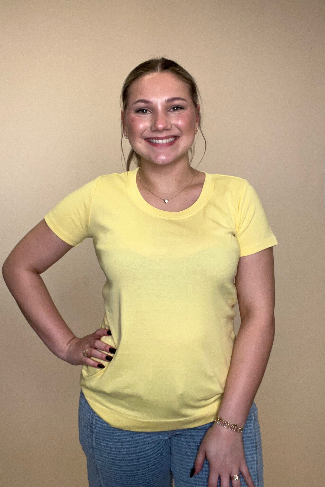Short Sleeve Scoop Neck Top - Yellow MISSY BASIC KNIT KEREN HART
