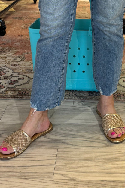 Mid Rise Kick Flare Destroy Hem JEANS JUDY BLUE 