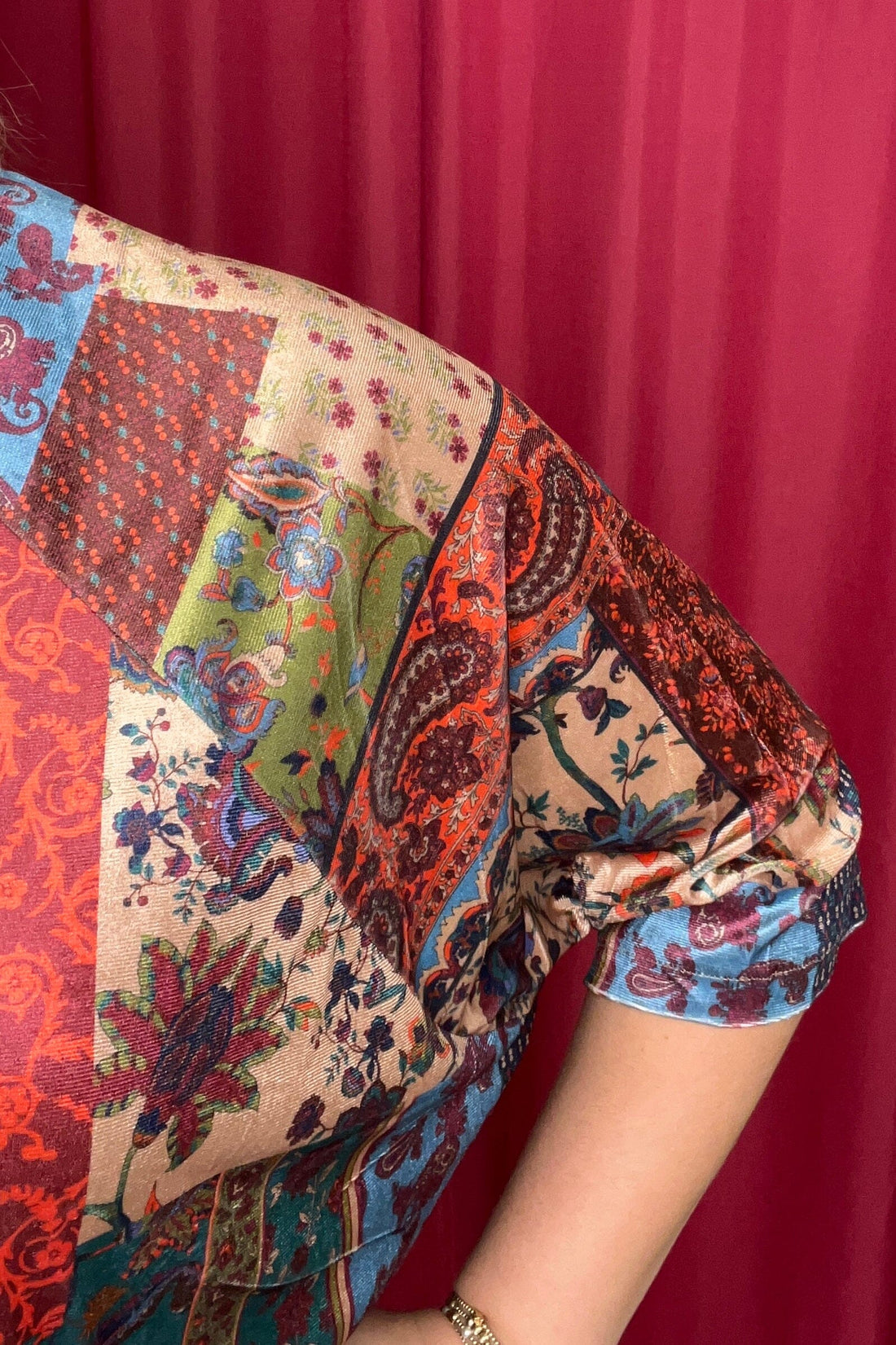 Short Sleeve V-Neck Printed Velvet Top JR TOP DRESSY EASEL 