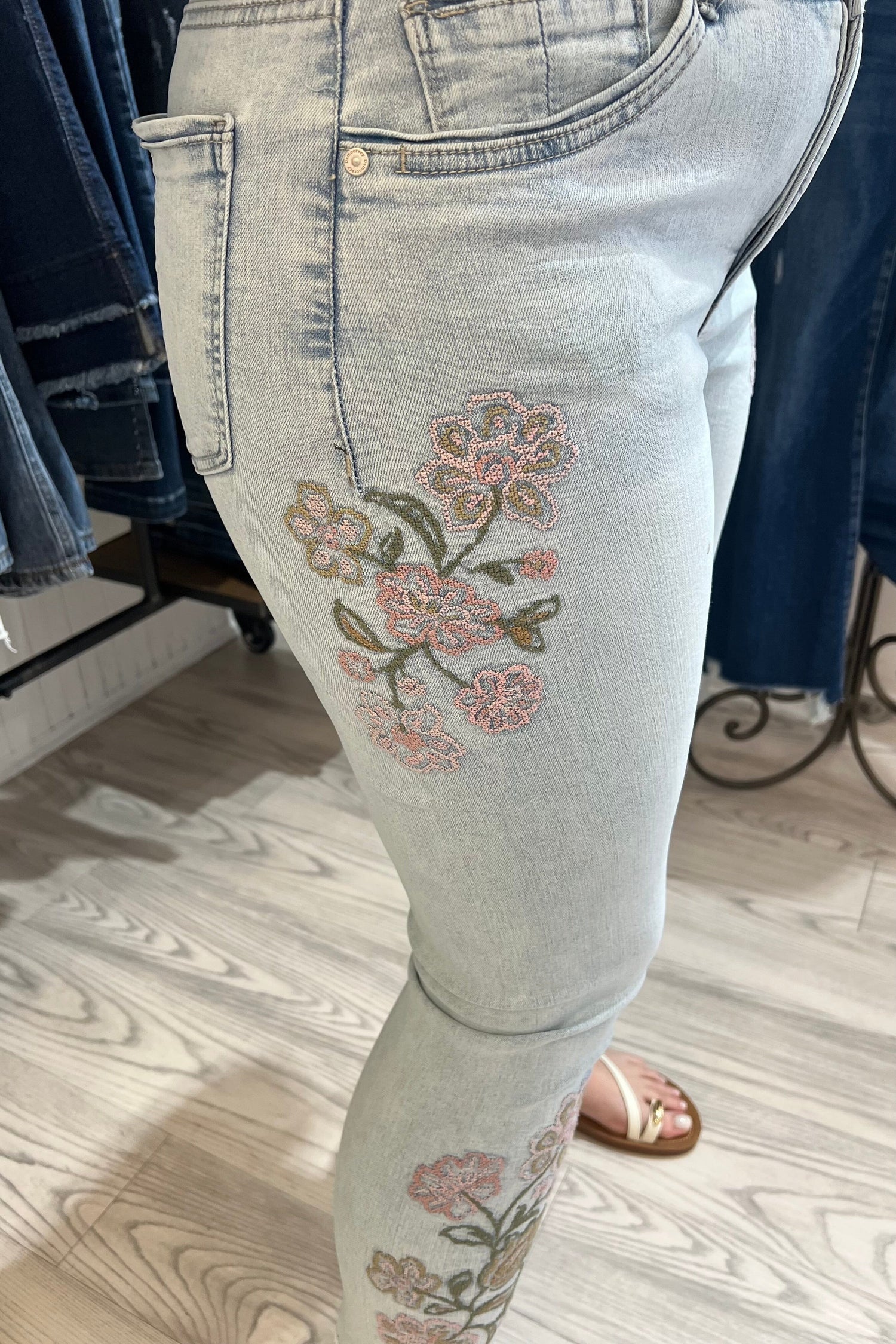 27/11" Ab Solution High Rise Seamless Ankle Skimmer w/Floral Embroidery BOTTOMS DEMOCRACY 