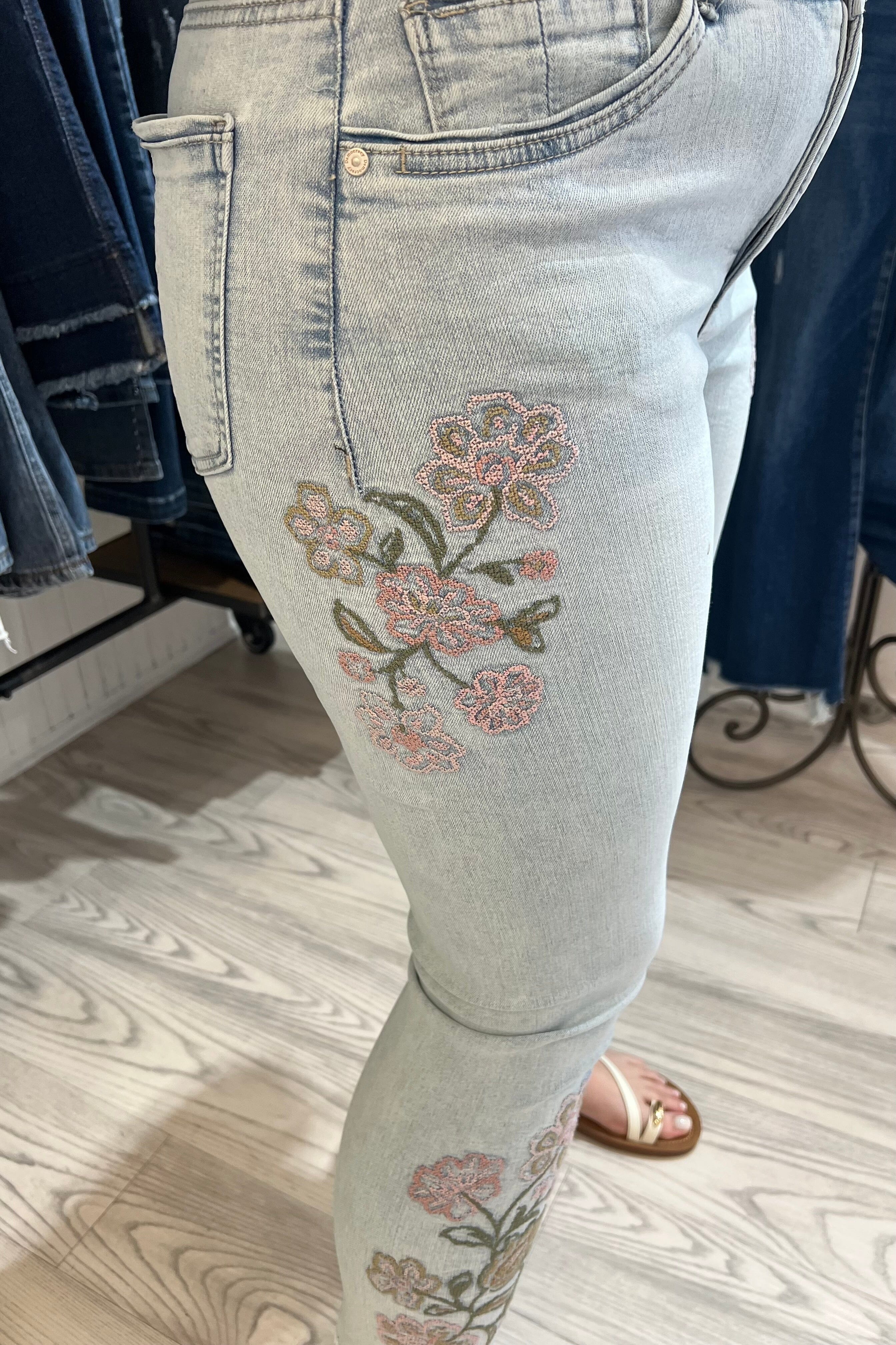 27/11" Ab Solution High Rise Seamless Ankle Skimmer w/Floral Embroidery BOTTOMS DEMOCRACY 