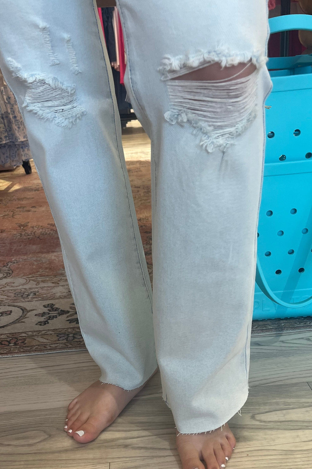 Mid Rise Destroy & Frey Hem Bootcut JEANS JUDY BLUE 