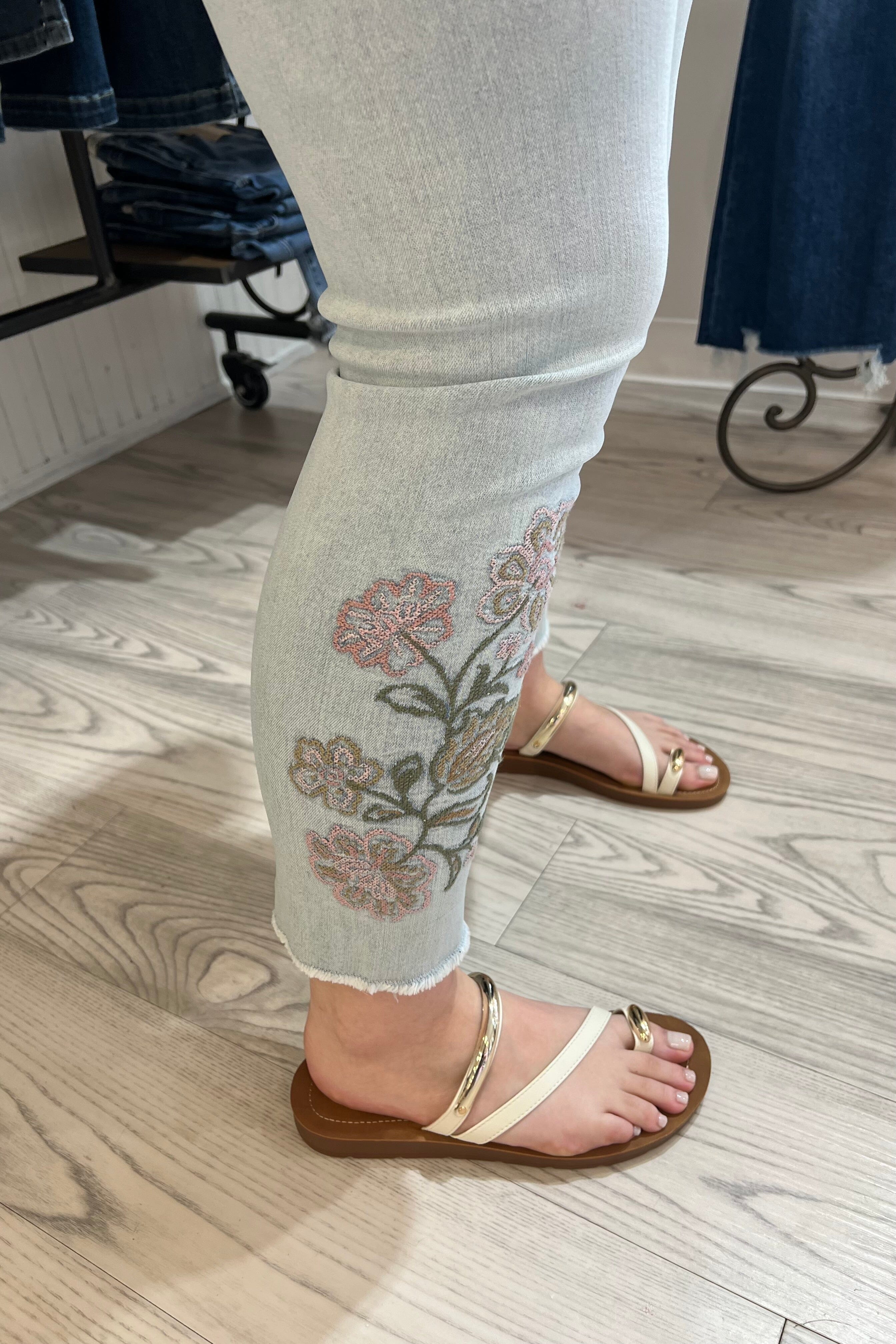 27/11" Ab Solution High Rise Seamless Ankle Skimmer w/Floral Embroidery BOTTOMS DEMOCRACY 