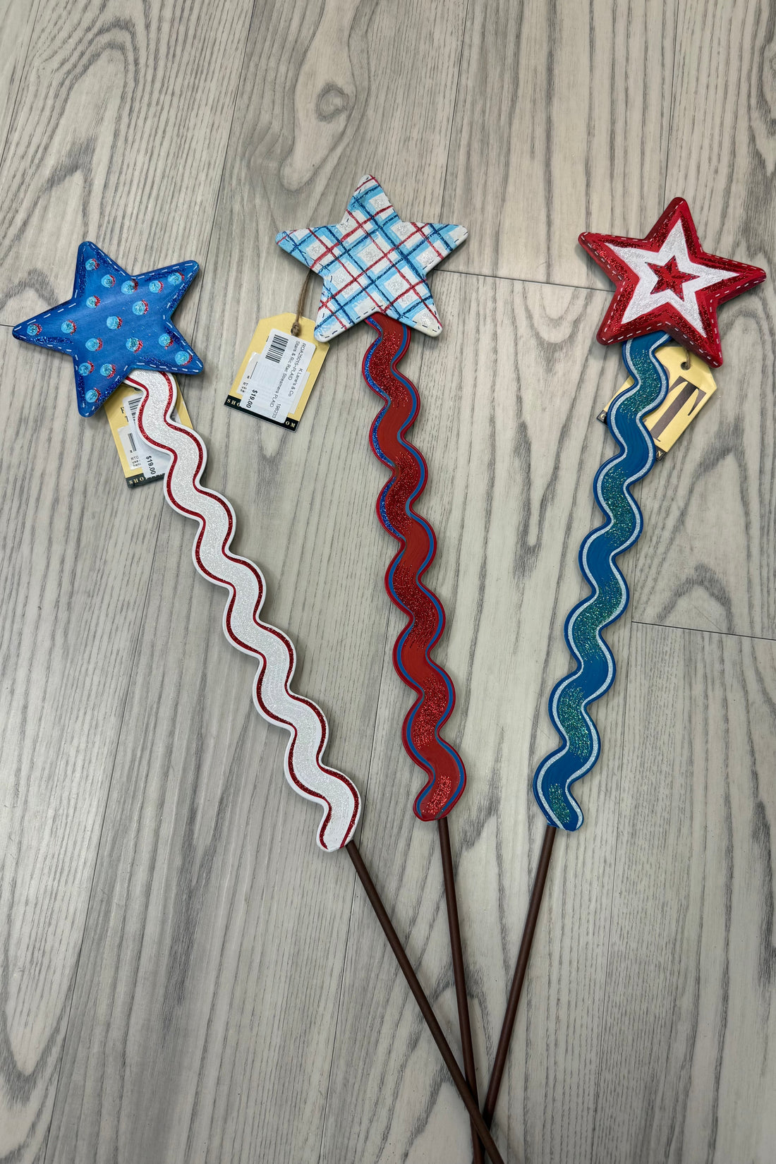 Stars &amp; Ric Rac Streamers GIFT/OTHER ROUNDTOP 
